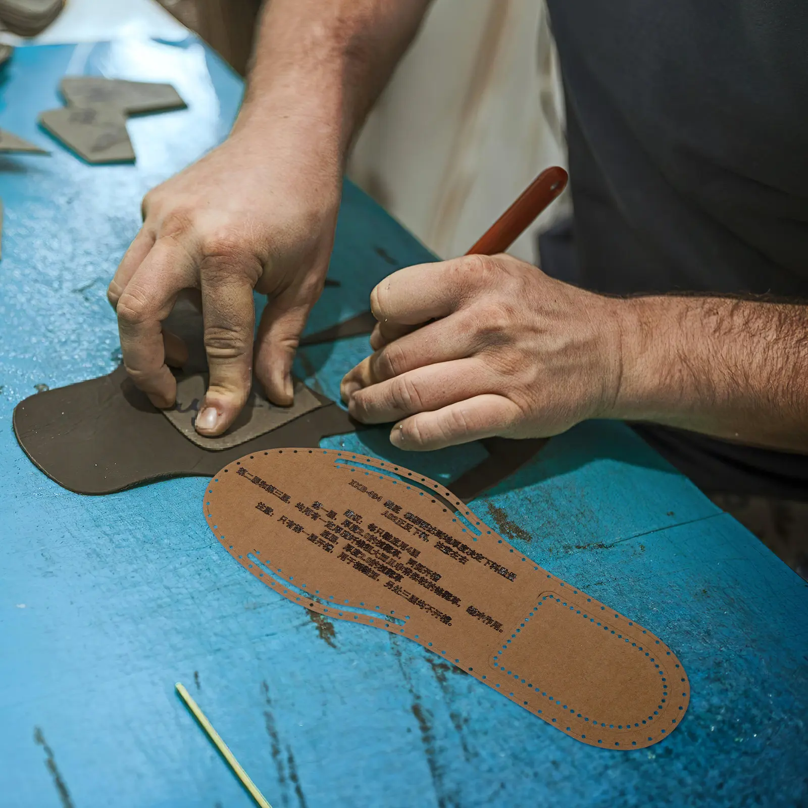 Leatherwork For Beginners - 1 set di modelli per sandali