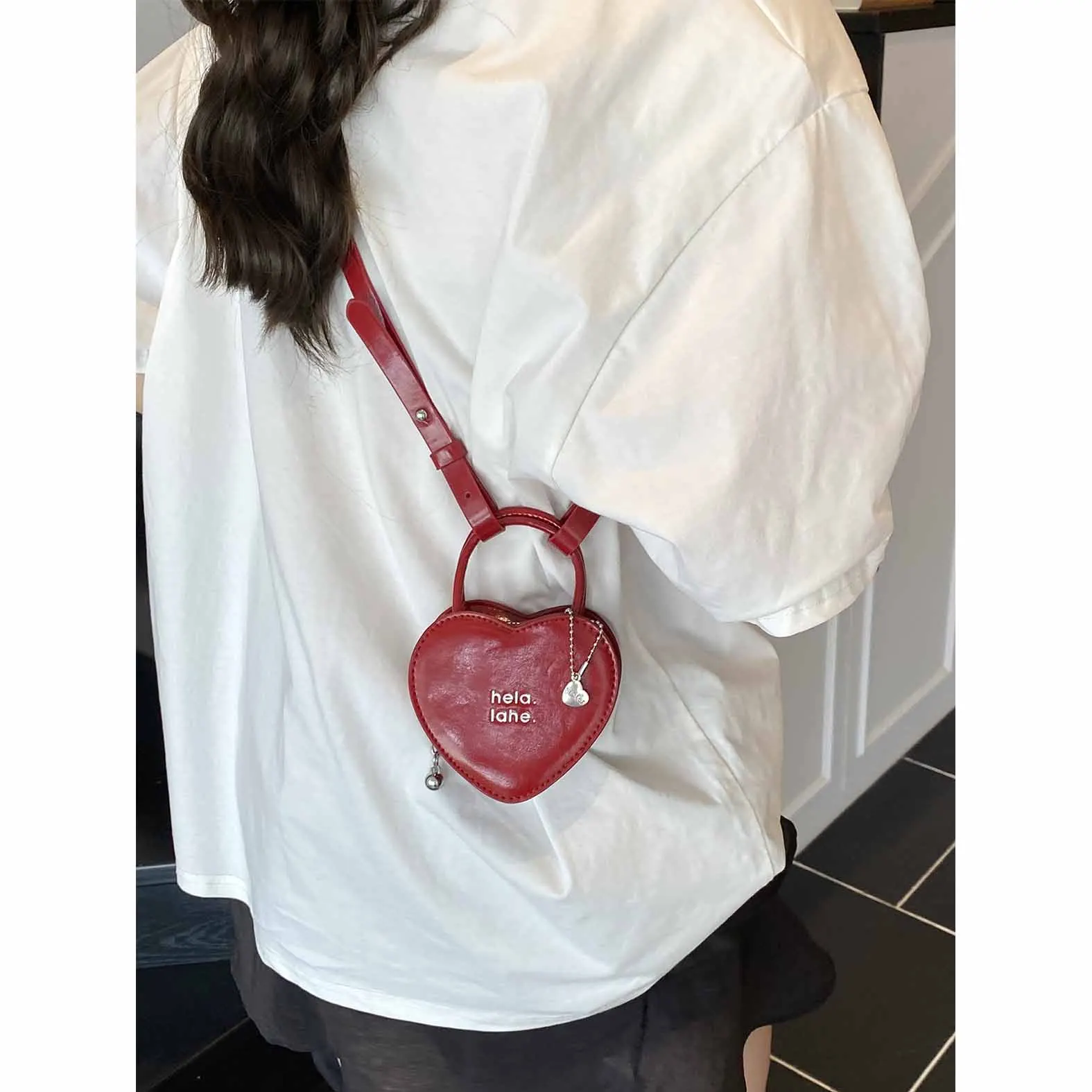 

Love heart fashion style versatile accessories bag little princess solid color exquisite crossbody bag Korean style simple PU co