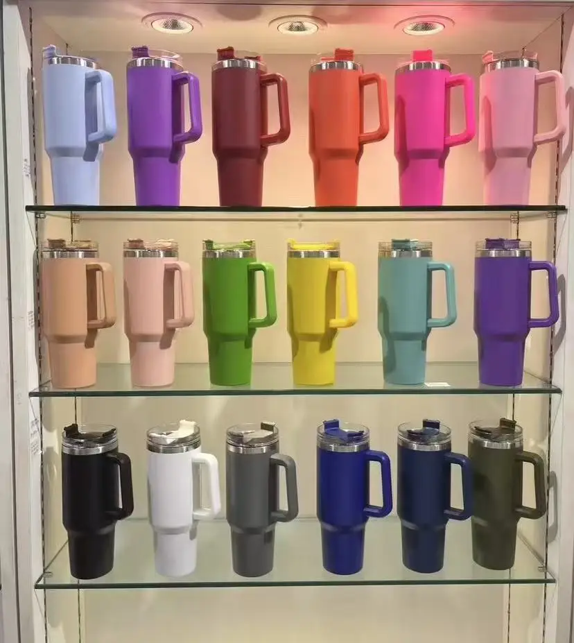 كوب سيارة من الفولاذ المقاوم للصدأ 40 أونصة، كوب ماء بسعة كبيرة مع مقبض وقش، كوب سفر معزول بجدران مزدوجة، هدايا العيد