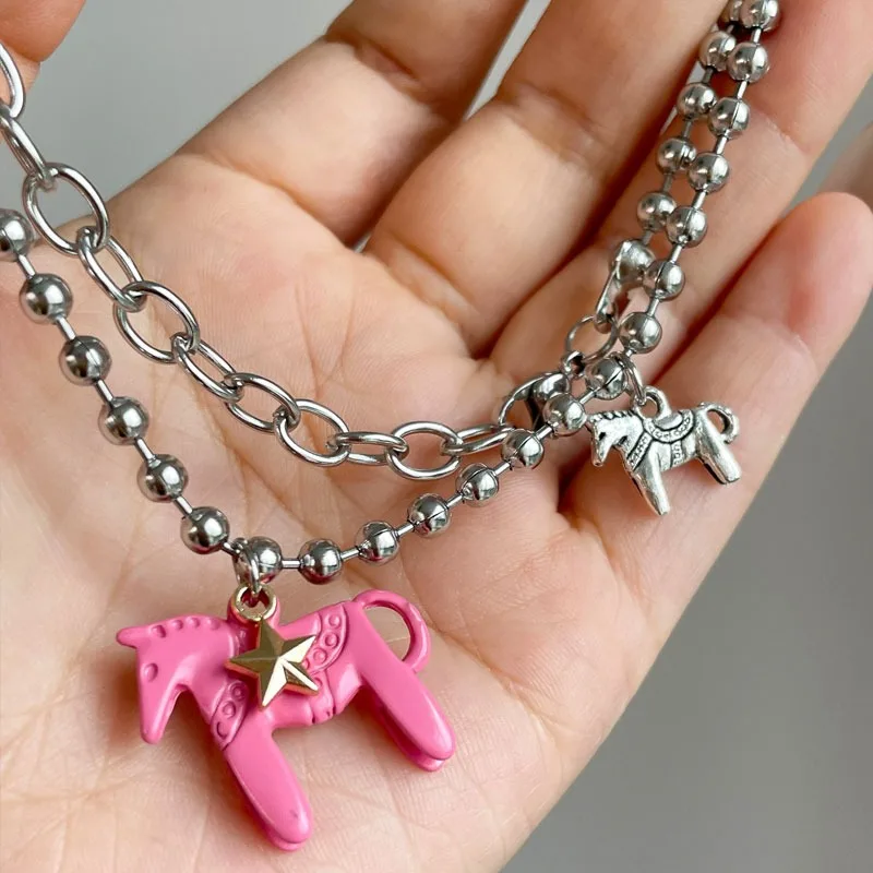 Collares con colgante de caballo Colt esmaltado para mujer, gargantillas de cadena con cuentas de aleación chapadas en plata