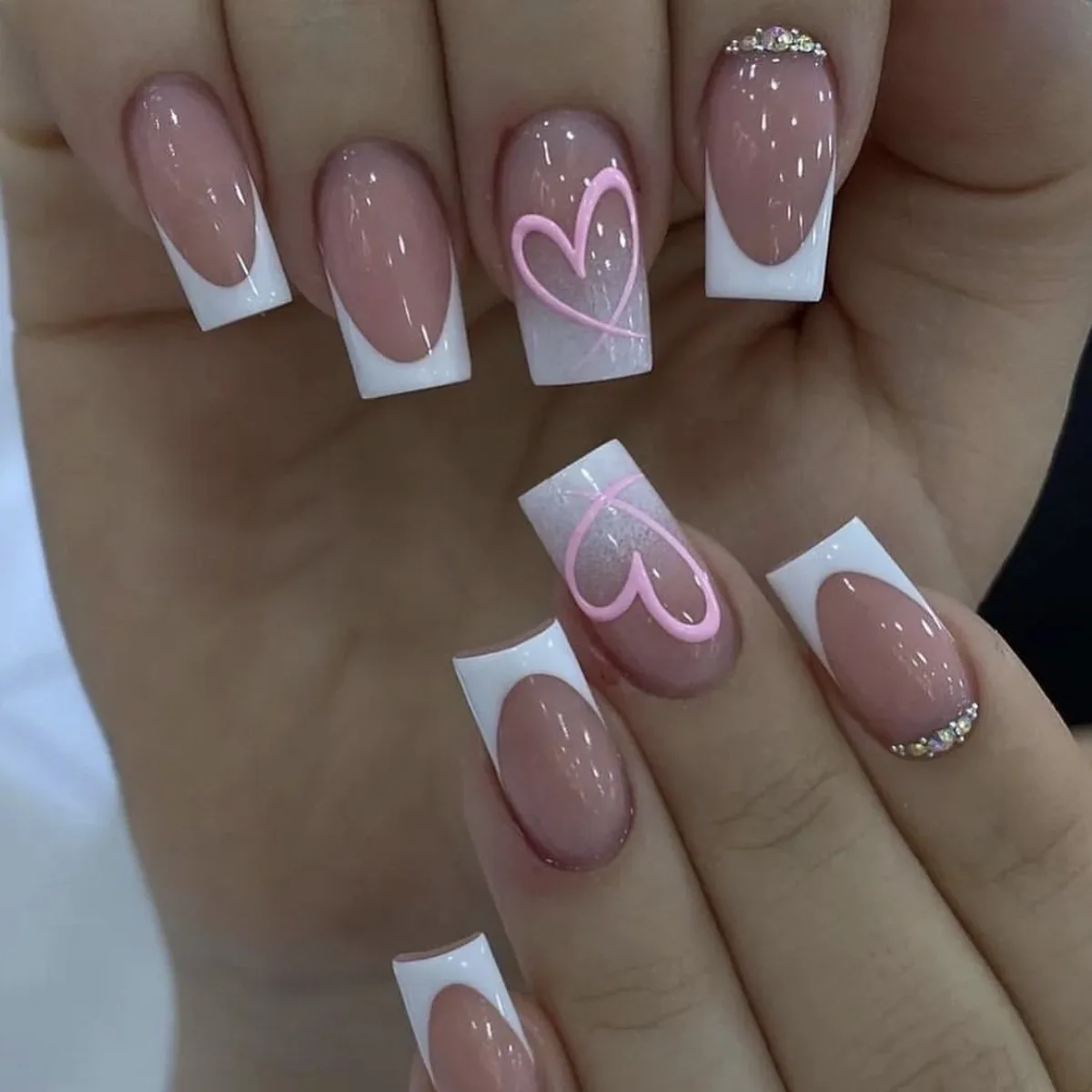 Valentine's Day Fake Nails White Edge French False Nails Glitter Heart Artificial Nail with Jelly Glue Lovely Press on Nail Tips