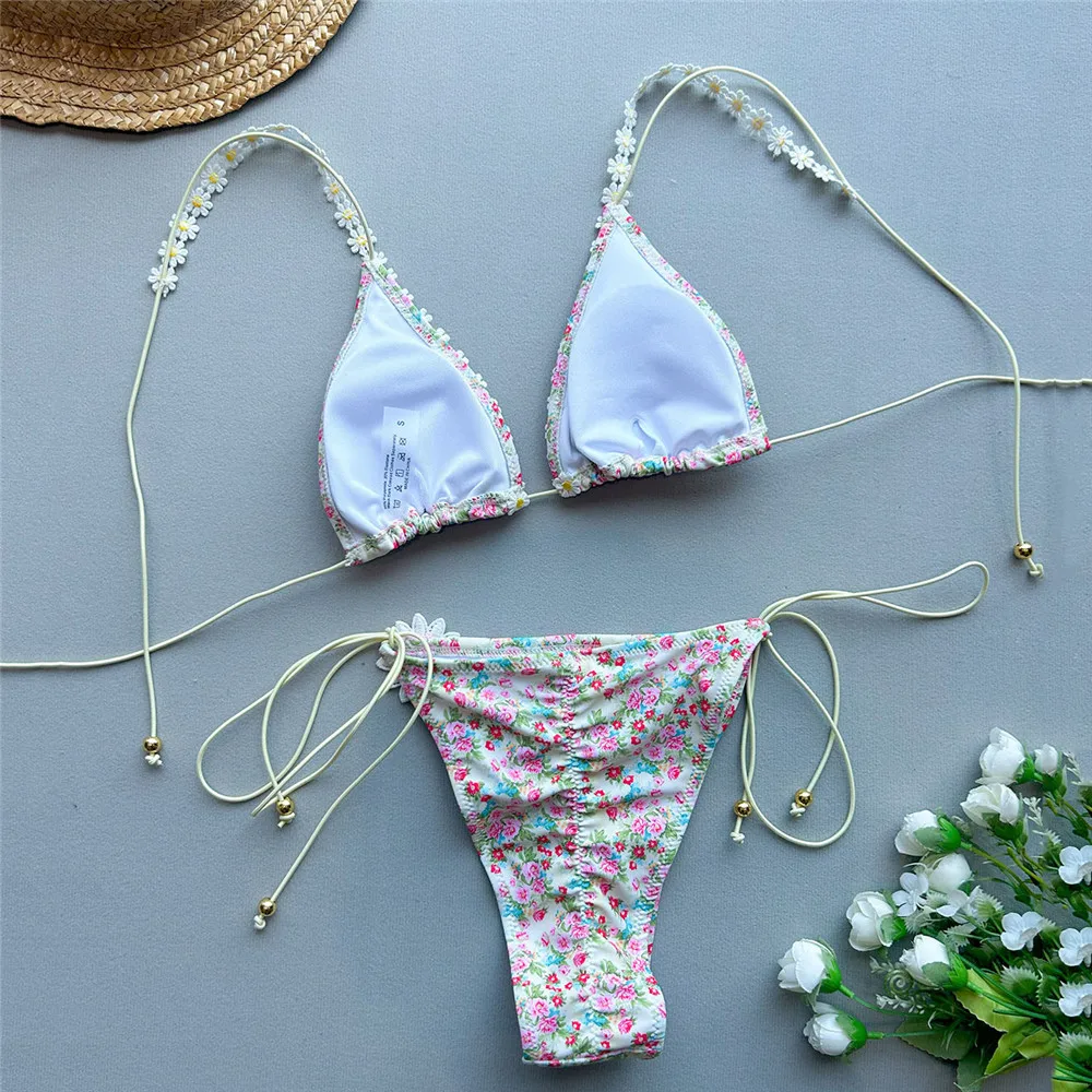 Beige ดอกไม้พิมพ์ Micro Thong ชุดบิกินี่ 3 ชิ้น Cover Ups ชุดว่ายน้ําเซ็กซี่ String Halter สามเหลี่ยมชุดว่ายน้ําวันหยุด Biquinis