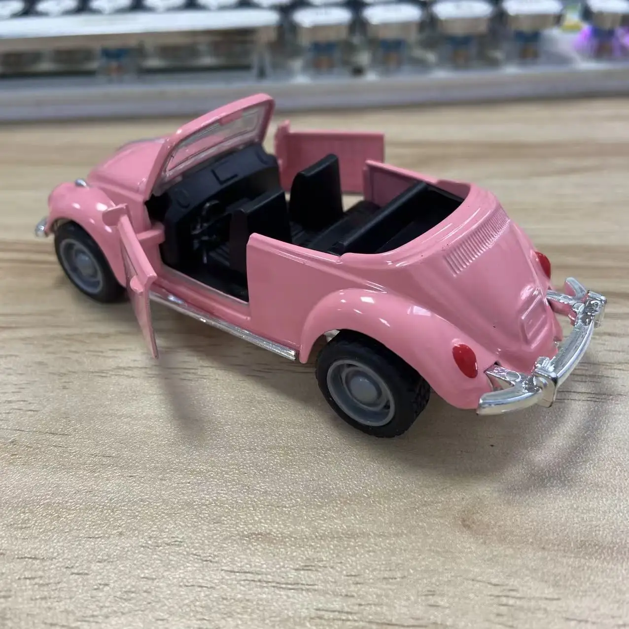1 Stück, im Beutel verpacktes, klassisches, im Vintage-Stil gehaltenes, aus Zinklegierung gefertigtes Automodell, Retro-Roadster, mit Rückziehfunktion, aufklappbare Seitentüren. – Detail 17
