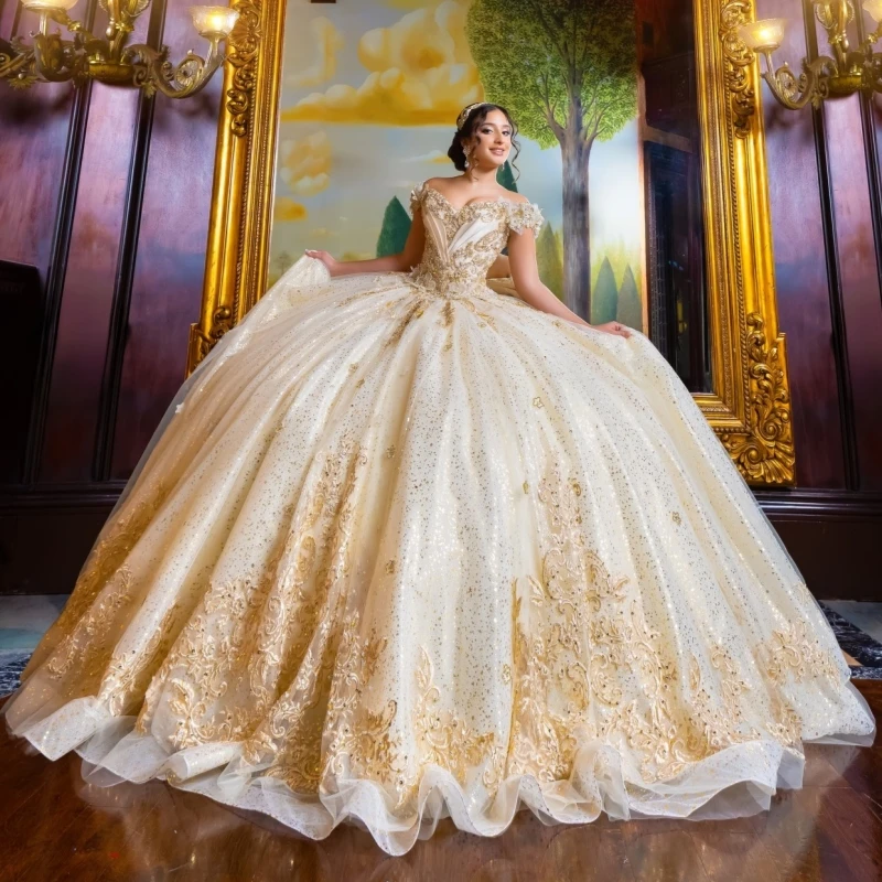 

Блестящие платья Quinceanera цвета слоновой кости с открытыми плечами, аппликация, кружево, бисер, хрустальный бант, тюлевое платье для вечеринки, дня рождения, сладкое платье 16, Vestidos