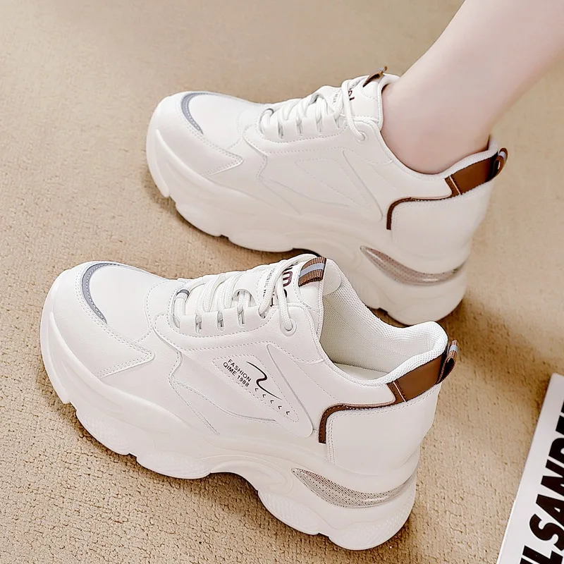 

Удобные мягкие кожаные кроссовки для бега 2026: Новинка весна-осень, модные повседневные женские туфли на массивной подошве для женщин среднего и старшего возраста