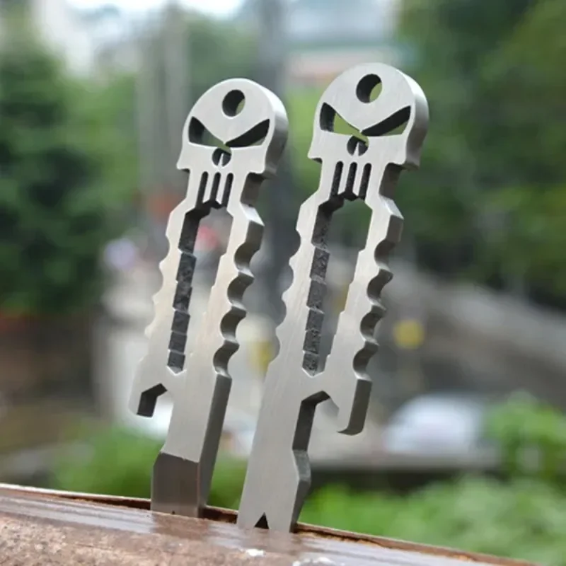 Stainless Steel Skull Crowbar Keychain EDC Portable Outdoor Multi-function Tool Bottle Opener Wrench Nail Lifter Portable Tools