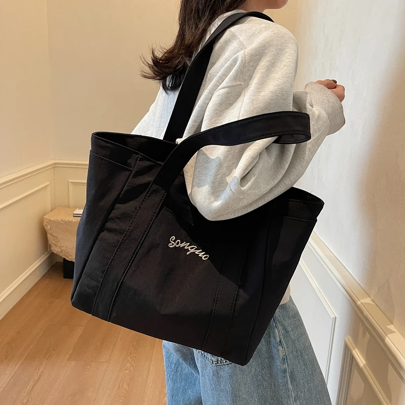 حقائب يد نسائية غير رسمية ذات سعة كبيرة ومتعددة الاستخدامات وسحاب موجز 2025 حقائب كتف جديدة عالية الجودة بلون واحد للتنقل