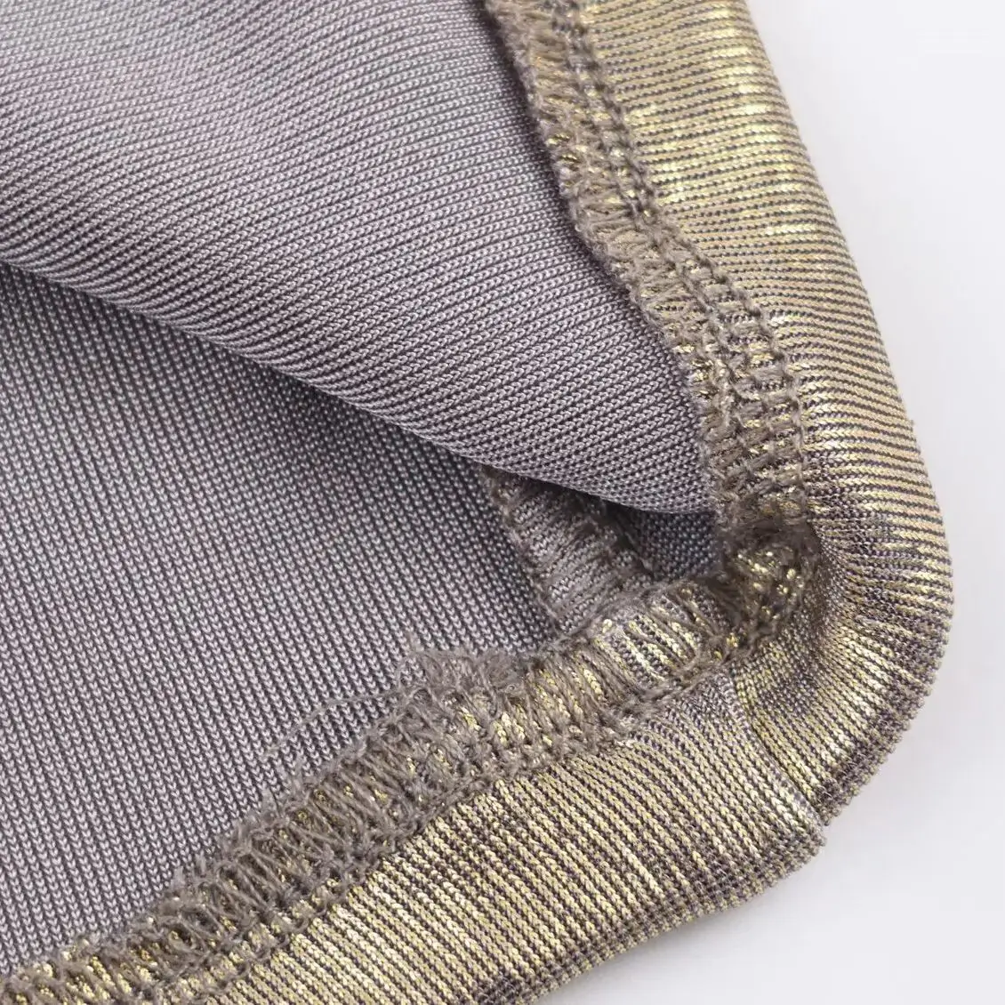 DiYiG WOMAN 2025 شتاء جديد موضة معدنية اللون ثنيات طوق علوي أنيق عارية الذراعين سليم سترة دون أكمام Mujer