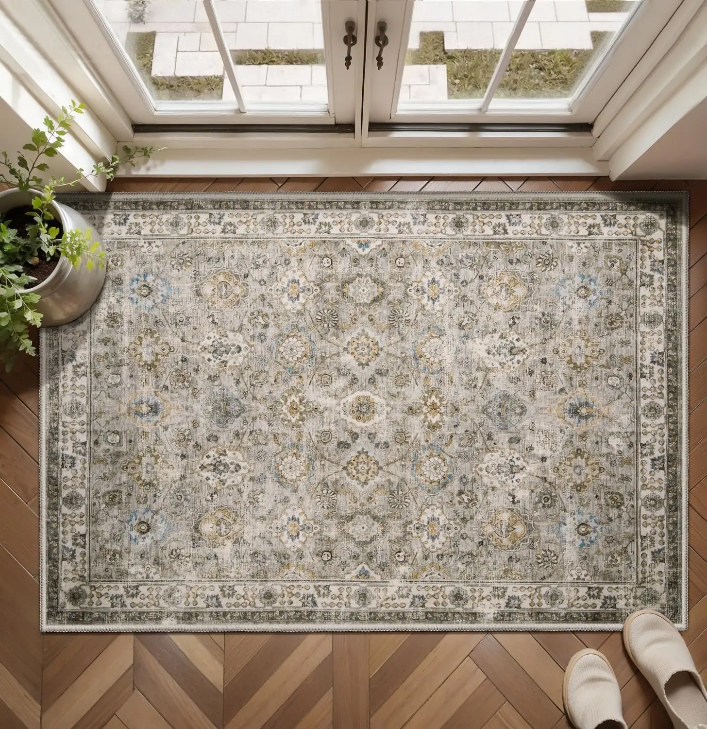 Washable Beige Entryway Rug, Vintage Floral Distressed Boho Door Mat, Non Slip Soft Small Carpet for Bedroom Kitchen Foyer