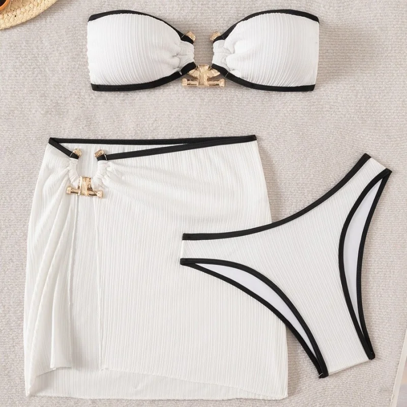 New strapless bikini with metal accessories, solid color, slit design, three-piece women's swimsuit, hot-selling