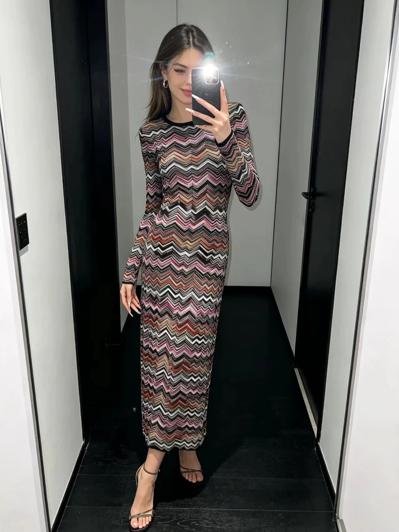 High-End Version Luxury Color Block Slim Fit Knitted Sleeveless round Neck Dress Elegant Wave Pattern City Walk Suitable Wome...