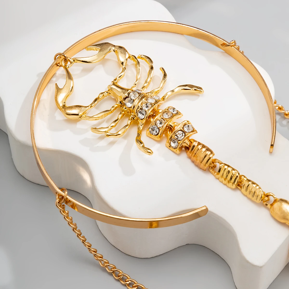 Exaggerated Scorpion Bracelet Jewelry Vintage Punk Fashion Gold Color Rhinestones Bangles for Women Nightclub Accessories Gift