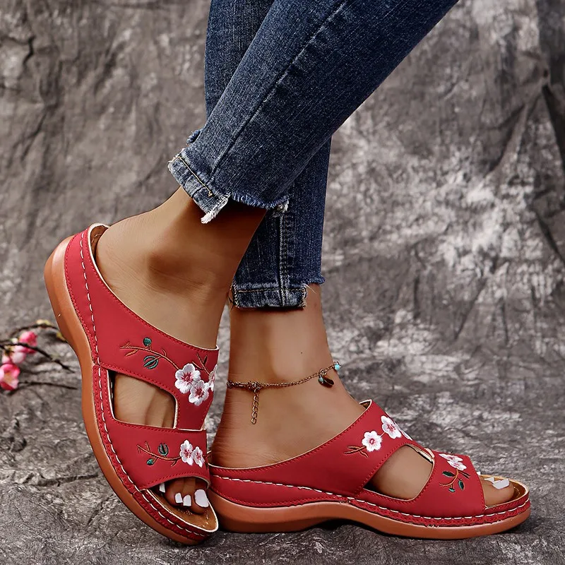 Women Slippers Embroider Flowers Leather Woman Sandals 2024 Outdoor Light Casual Wedges Slippers Slip on Summer Shoes for Women