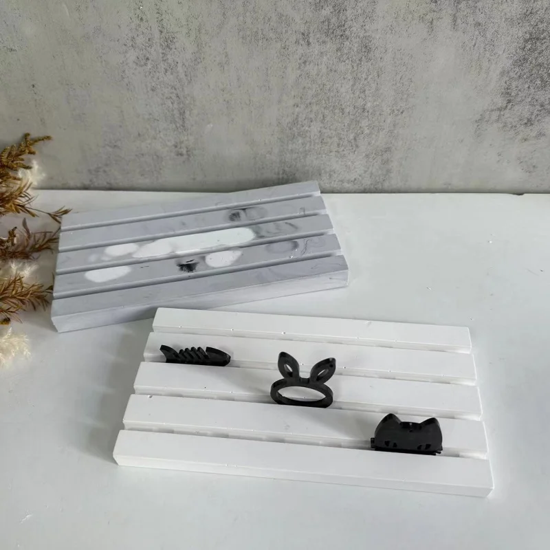 

Большая прямоугольная силиконовая форма для хранения колец