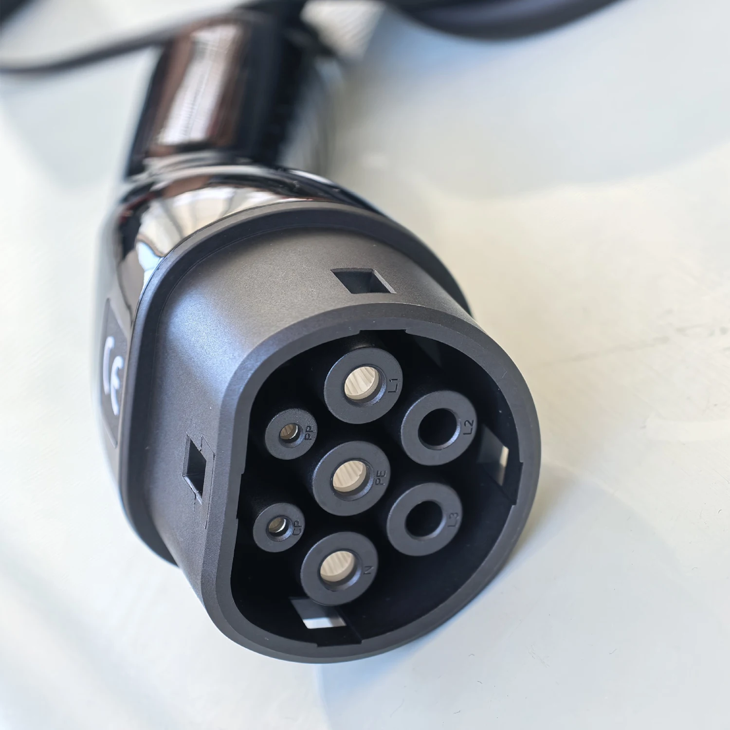 Type 2 V2L discharge cable,4kW EU plug(with USB),compatible with BYD,Renault,Jaecoo,Omoda,MG4,Hyundai,16A,IEC62196-2 discharger