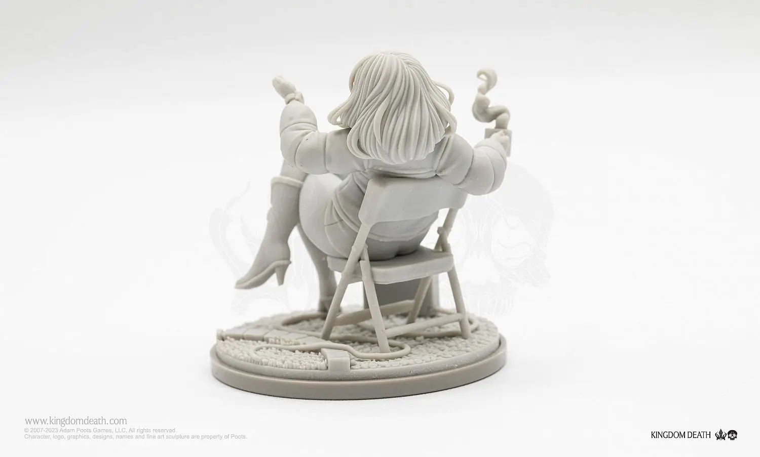 Resin Model Kit Kingdom Death KD  Waiting in the Railyard