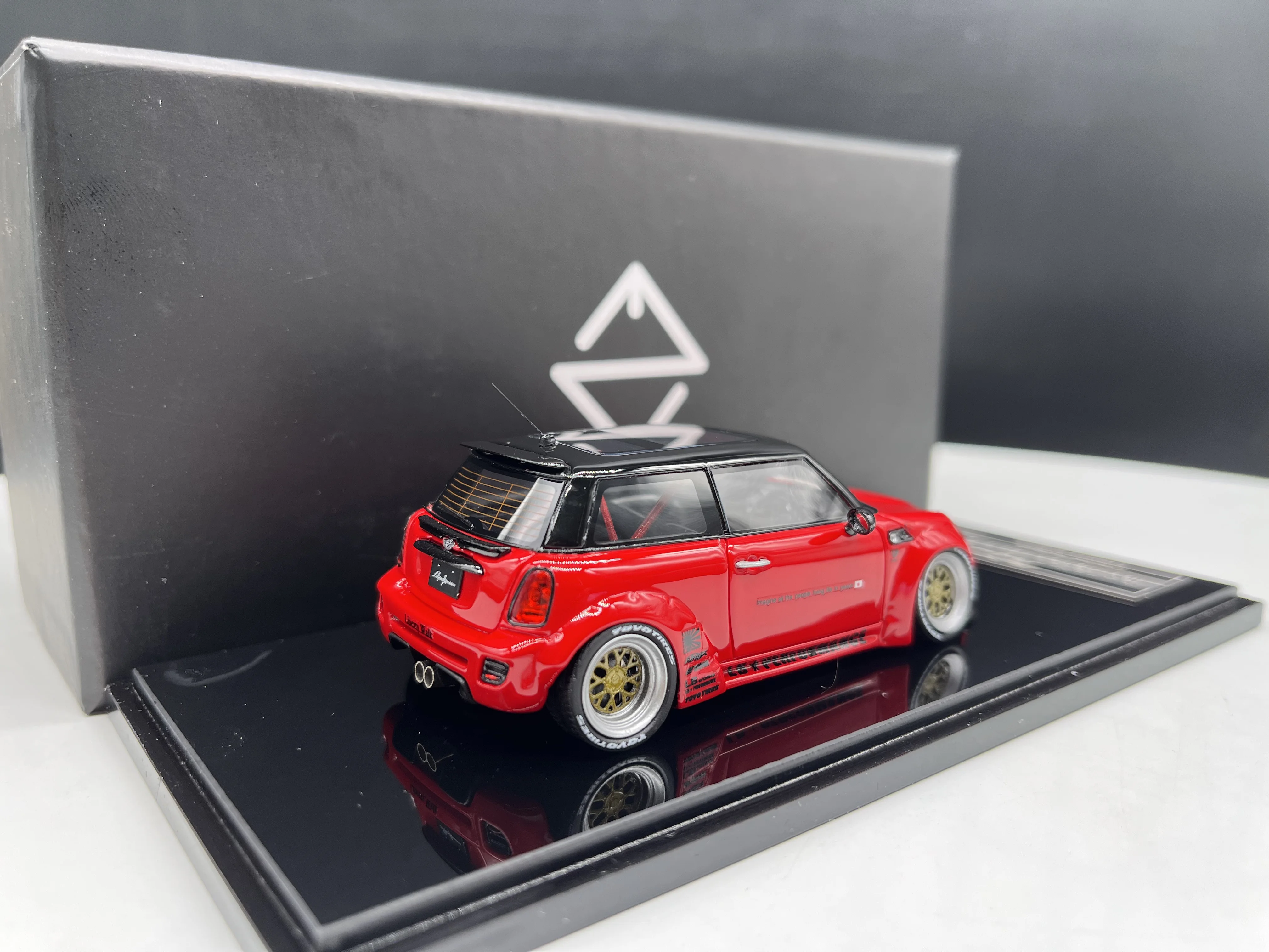 ENGUP 1/43 LBWK mini Cooper Collection and display of simulated resin car models