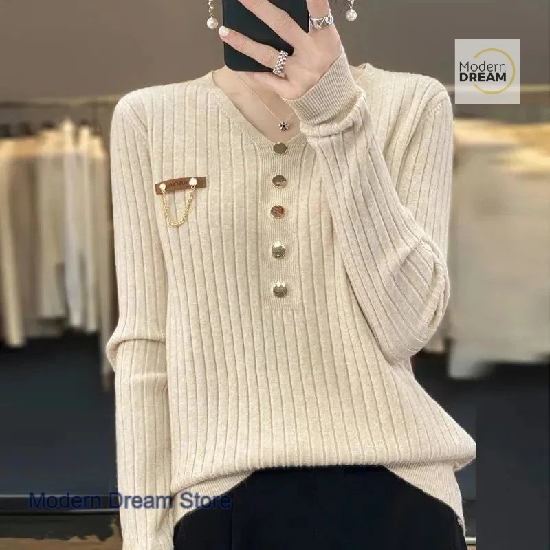 

Korean-style solid color V-neck sweater women's autumn and winter new fashion temperament loose sweater Joker bottoming shirt.