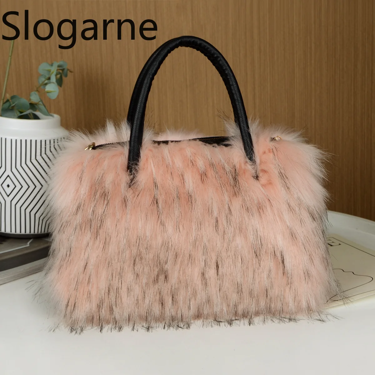 2026 جديد الراكون الفراء حقائب النساء موضة المحمولة فو الفراء حقائب الشتاء لينة حقيبة دافئة الفتيات رقيق سعة كبيرة حمل الحقائب