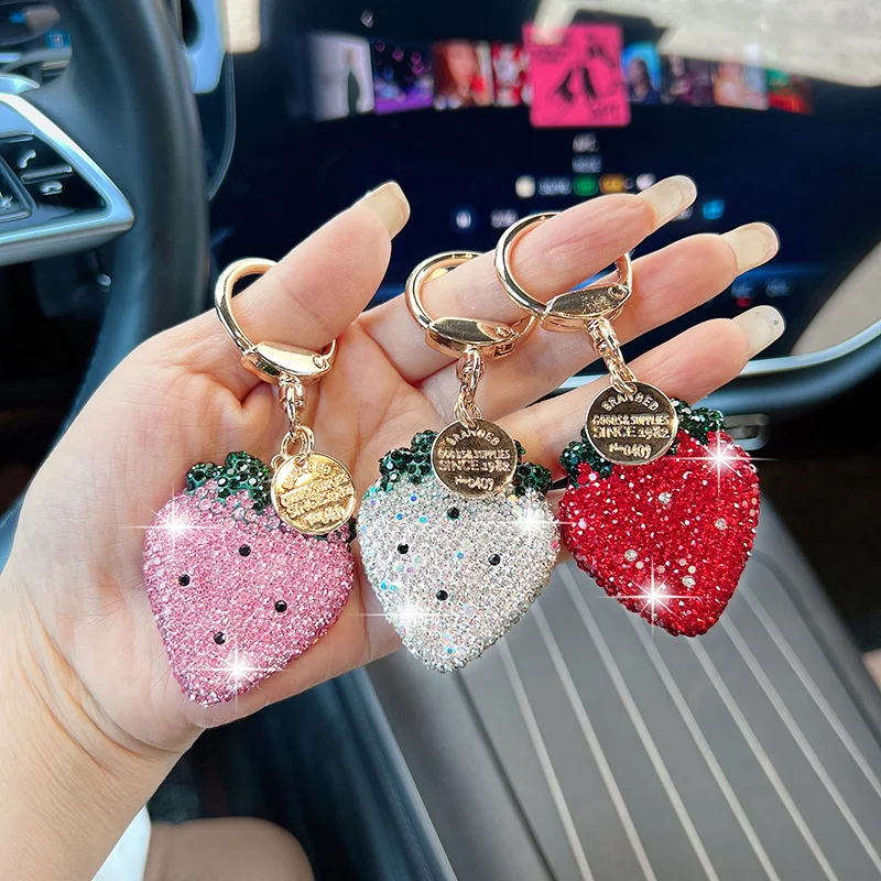 Kreativer Keramik-Ton voller Diamanten, Erdbeerfrucht-Schlüsselanhänger, Schmuck, Metall-Schlüsselanhänger, Auto-Schlüsselanhänger, süßer Anhänger für Jungen und Mädchen