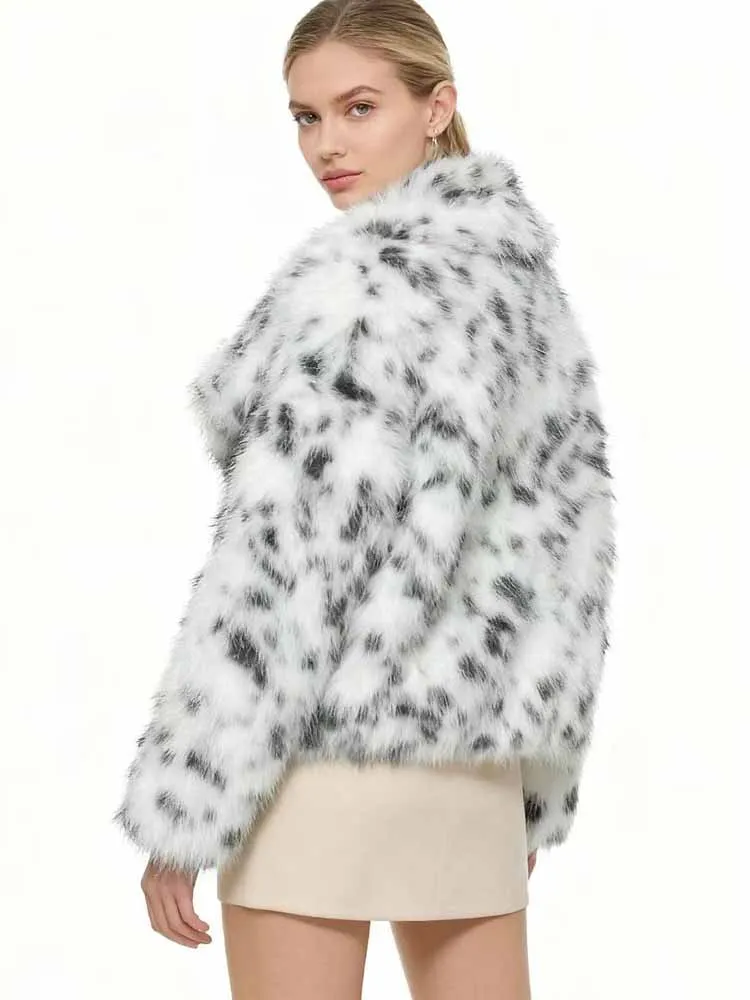 BKQU ليوبارد طباعة فو الفراء سترة للنساء الشتاء سميكة ملابس خارجية شيك كم طويل فضفاض معطف دافئ 2025 سيدة العصرية الحضرية