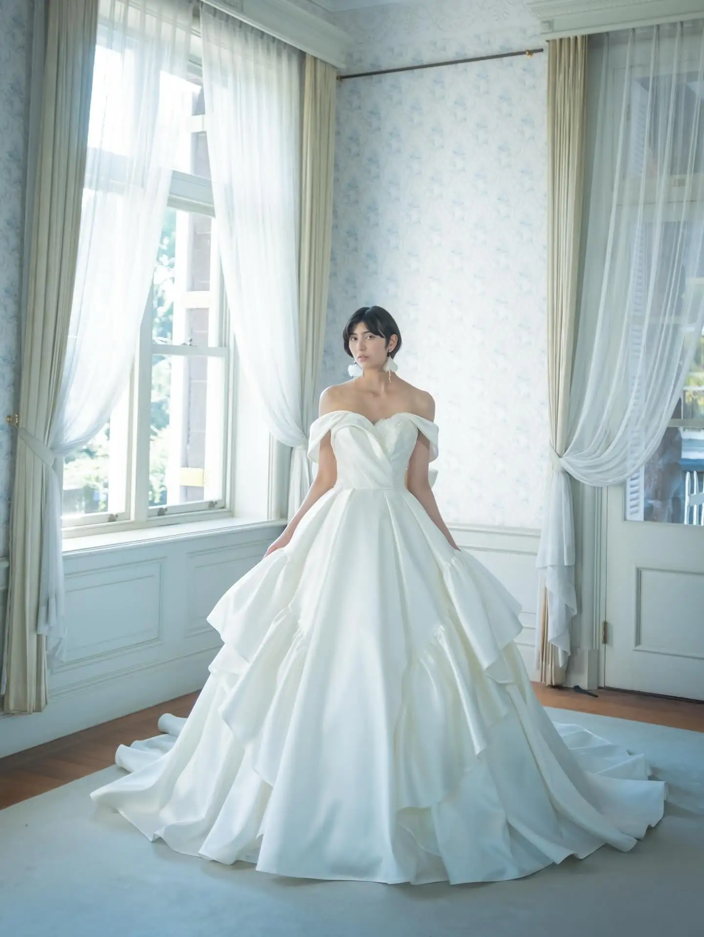 

Customized White Satin Ball Gowns Wedding Dress Off the Shoulder Boat Neck Ruched Bridal Party Exquisite High Quality Bridal Gow