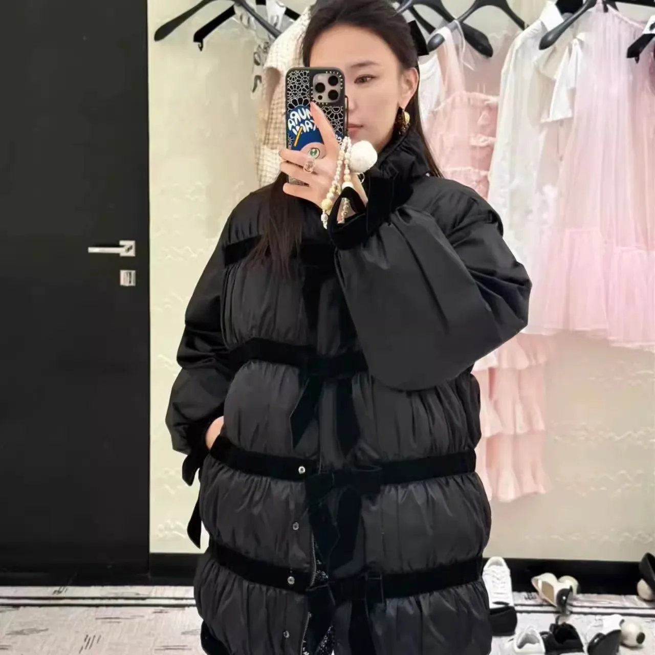 سترة أسفل 25 خريف/شتاء نمط جديد بزر أمامي مزين بفيونكة مخملية سترة متوسطة الطول