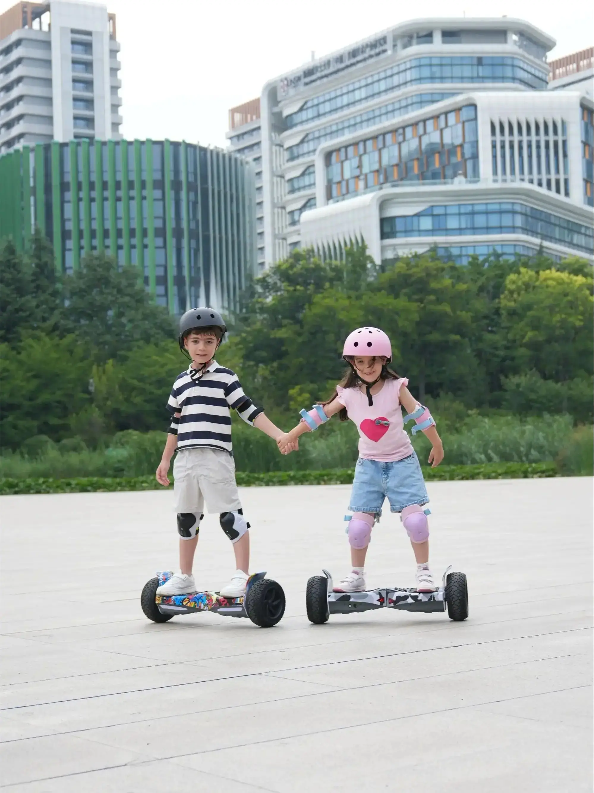 RCB Hoverboard 8,5 Zoll Selbstbalancierender Elektroroller, App-Steuerung, Bluetooth-Lautsprecher & LED-Lichter, Geschenk für Kinder