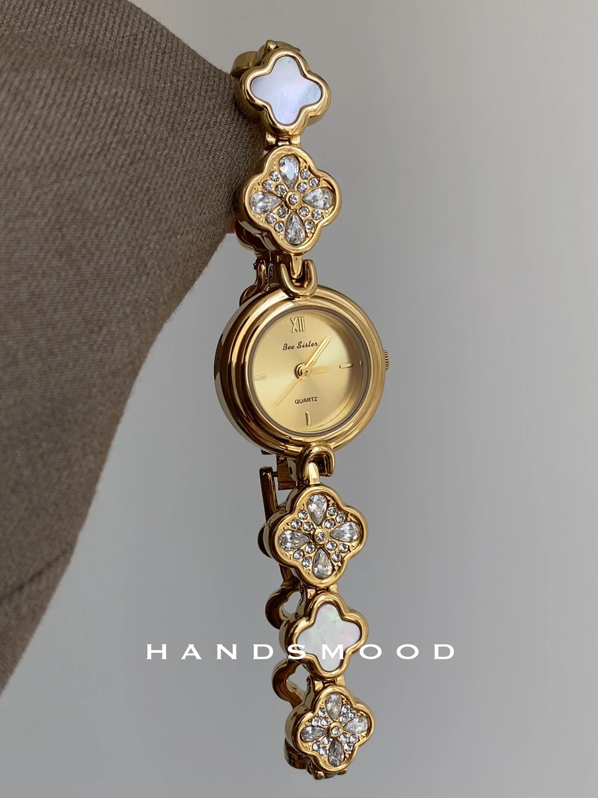 Montre à quartz pour femmes, mode française exquise, design de tempérament, sélection haut de gamme, cadeau pour femmes, accessoires