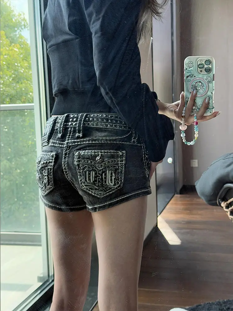 

Y2K Plus Size Low-Rise Denim Shorts American Vintage Studded Patchwork Hot Pants Rock Chic Distressed Jeans for Women Streetwear