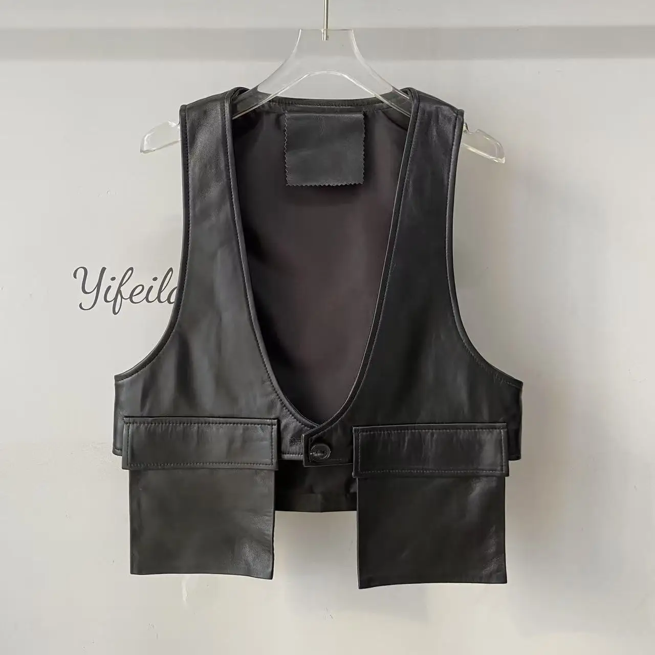 

Fall 2025 New Sle Women's Faionable ort Genuine Leather eepskin Vest Svel Jaet V-ne Commute Sle Clothing