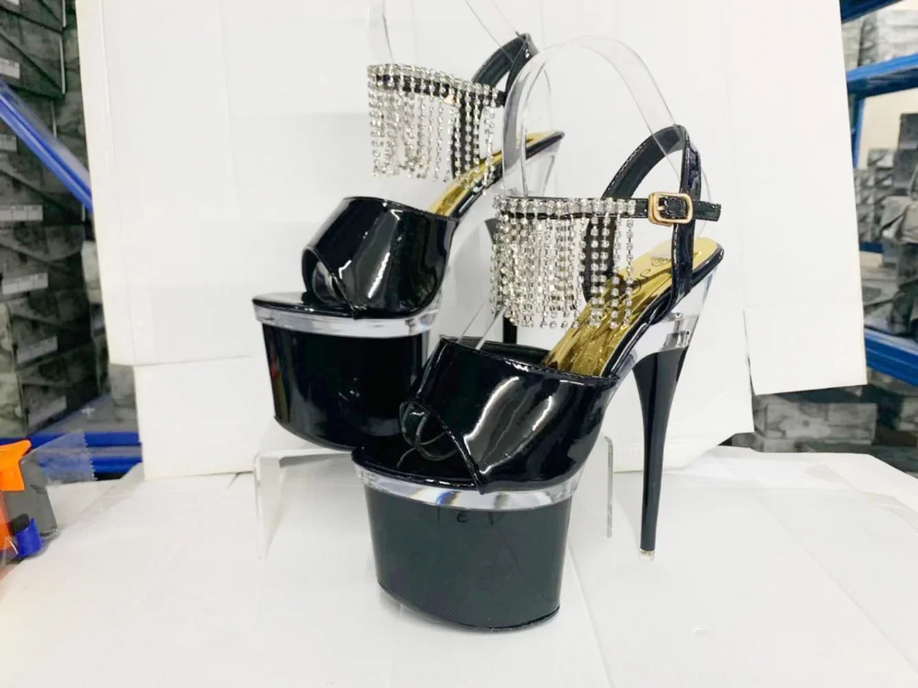 17cn Elegant Women Party Wedding Shoes Sexy Open Toe PVC Transparent Crystal Platform Sandals Nightclub Stripper Heels Gold Red