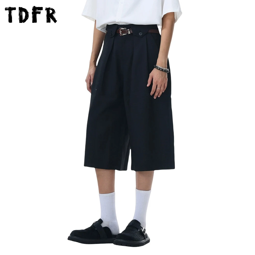 Retro ชุดลําลองกางเกงขาสั้นบุรุษจีบสีทึบ Streetwear ฤดูร้อนหลวมขากว้างสั้นกางเกงผู้ชาย