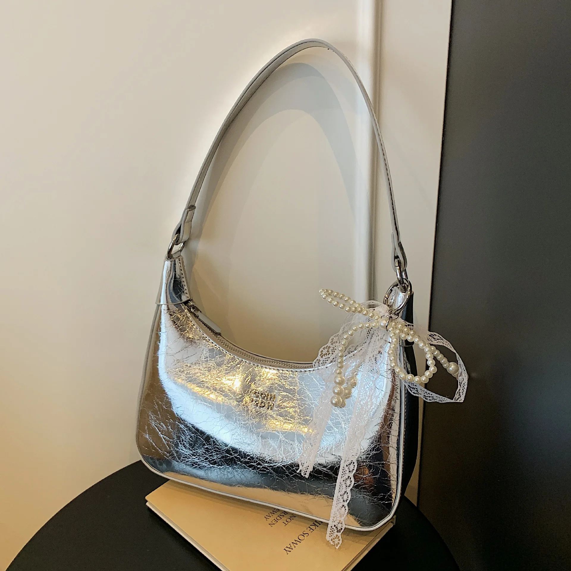 

High-end Niche Underarm Bag Women's Bag 2025 New Trendy Summer Fashionable Shoulder Bag Pleated Texture Underarm Bag