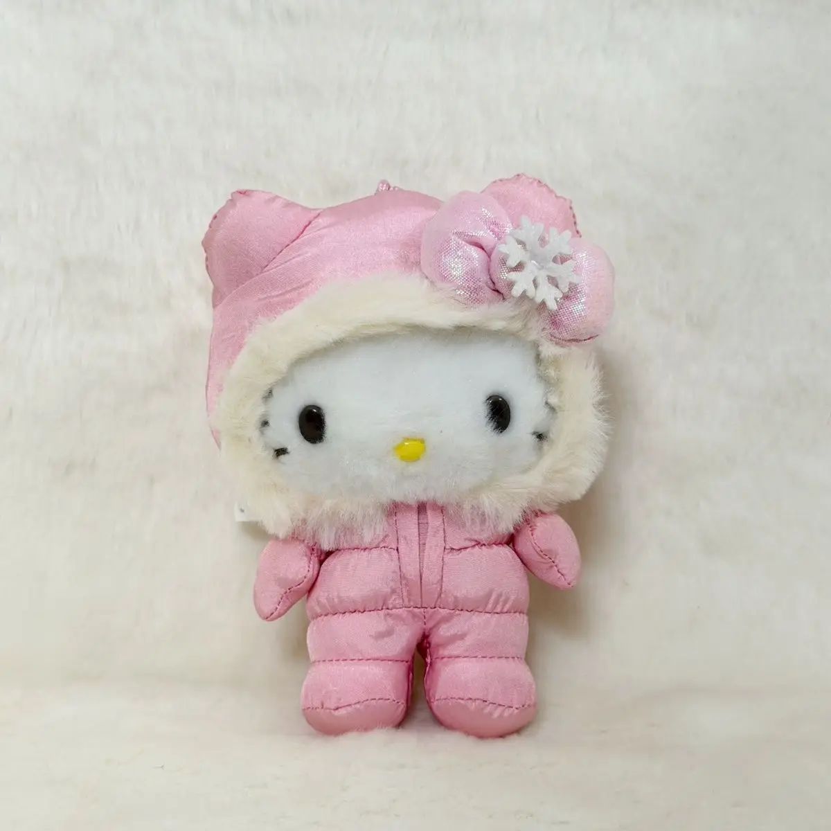 Sanrio Hello Kitty Cross-Dressing Down Jacket Plush Doll Keychain Winter Atmosphere Pendant Car Key Backpack Decoration Gift