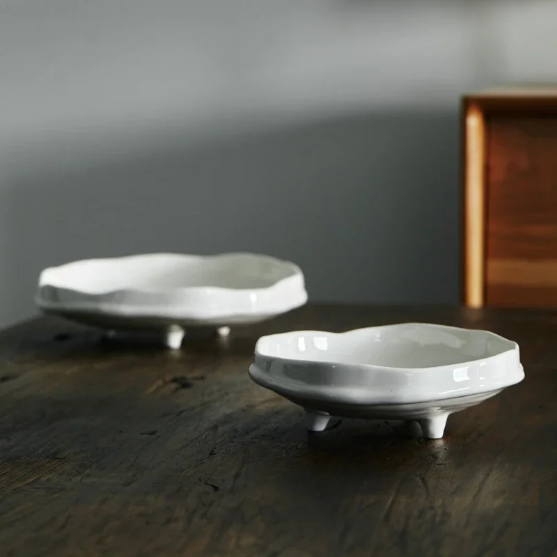 White Porcelain Three-legged Restaurant Fruit Salad Plate Molecular Cuisine Snack Tableware High-grade Artistic Conception Plate