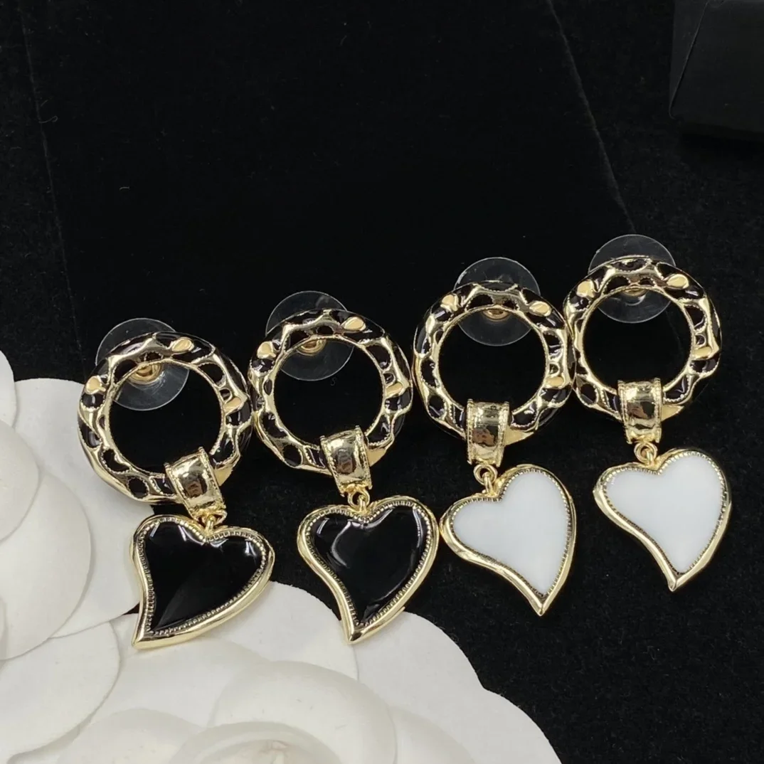 

High-grade love beautiful trend earrings vintage elegance