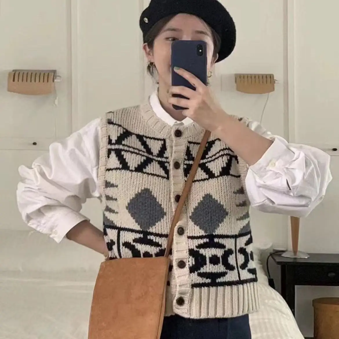 Design Sense Niche Retro maglione gilet primavera e autunno gilet lavorato a maglia cappotto da donna Cardigan canotta a strati su capispalla