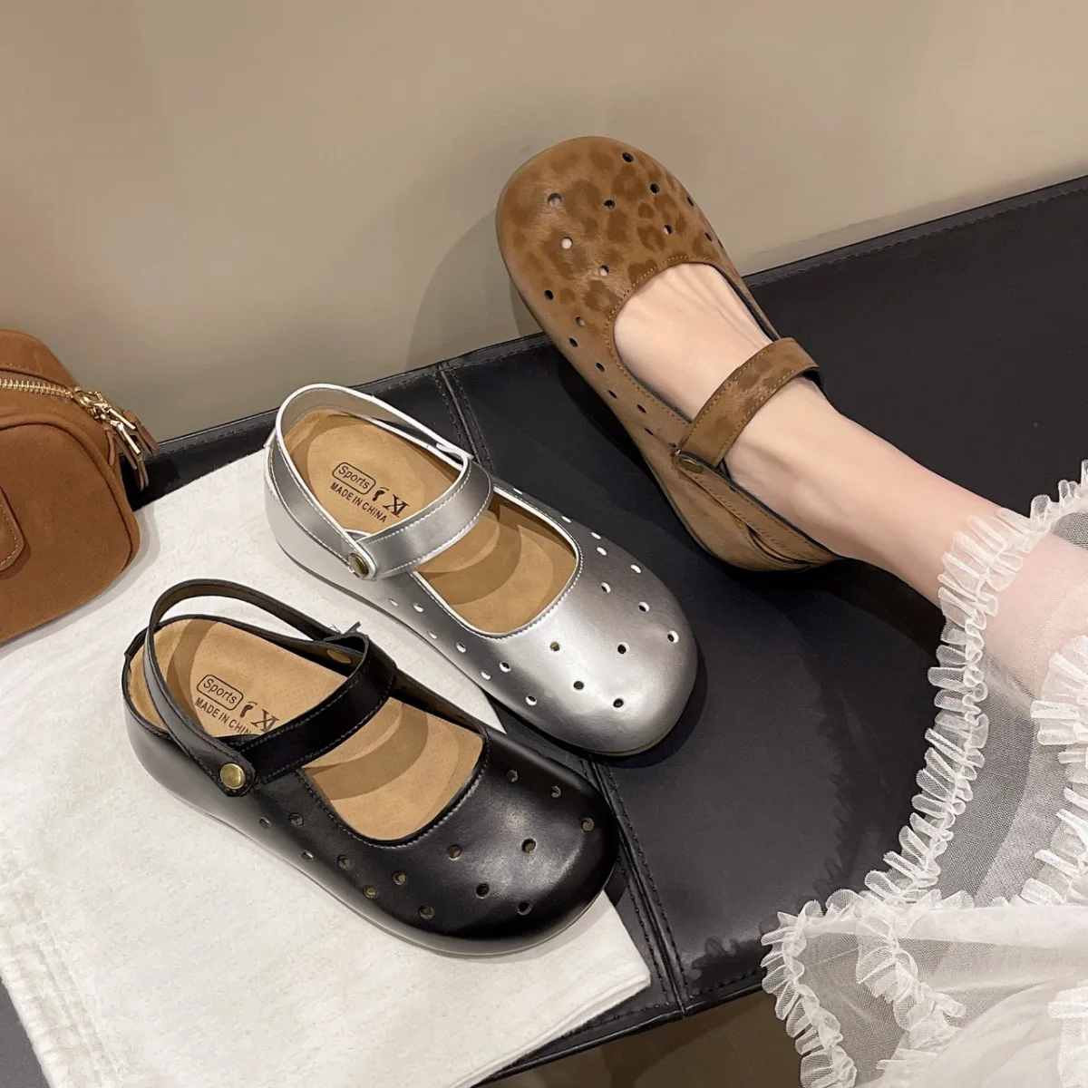 

Breathable 2025 Summer Comfort Thick Soled Shoes for Women's Two Wearing Soft Luxury Sandals Fashion Casual Slides Women Sandals