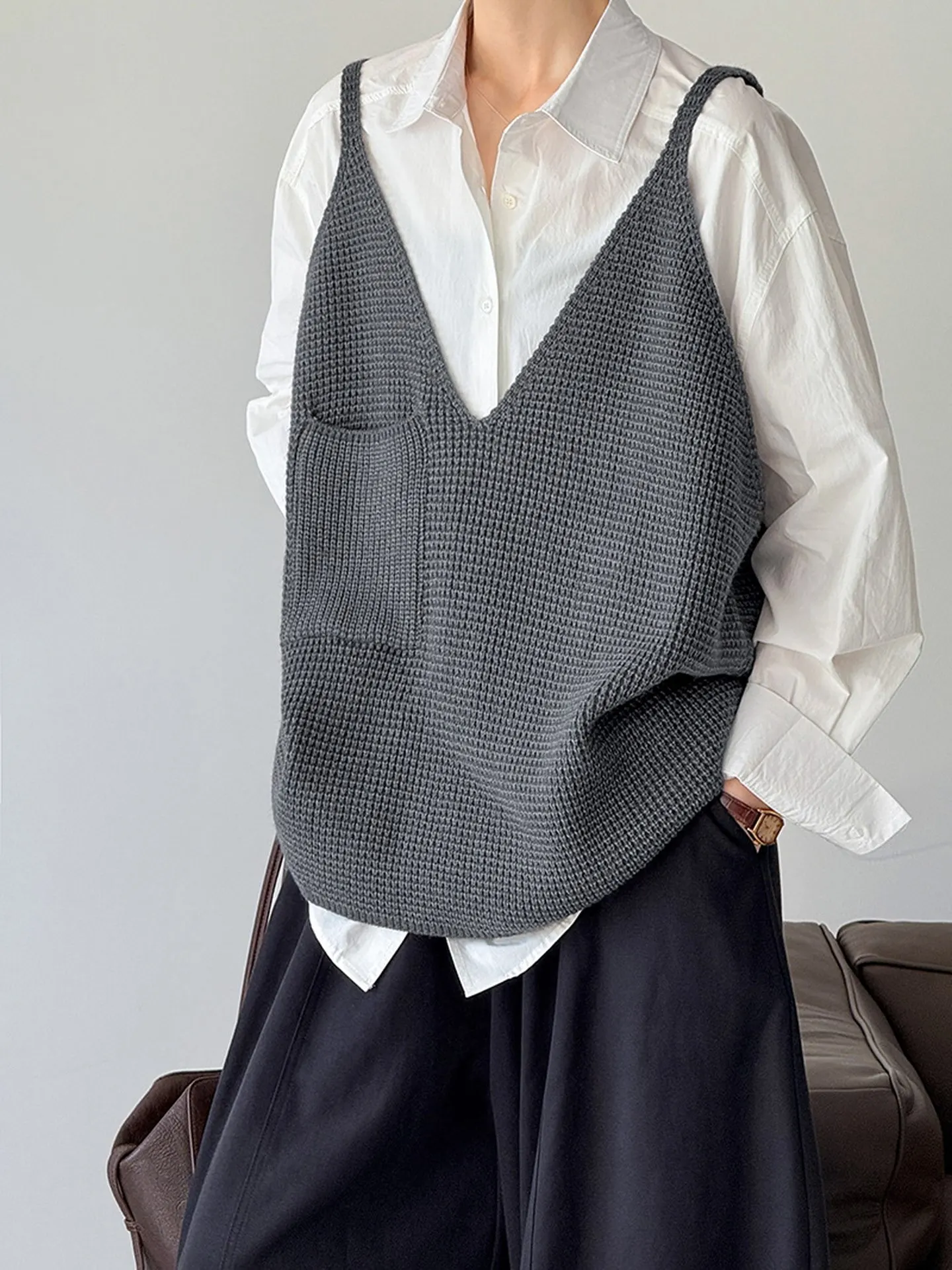 Colete de malha feminino na moda 2025 alça de ombro solto sensação outerwear Faionable Tank Top V-Ne mistura de fibra de poliéster