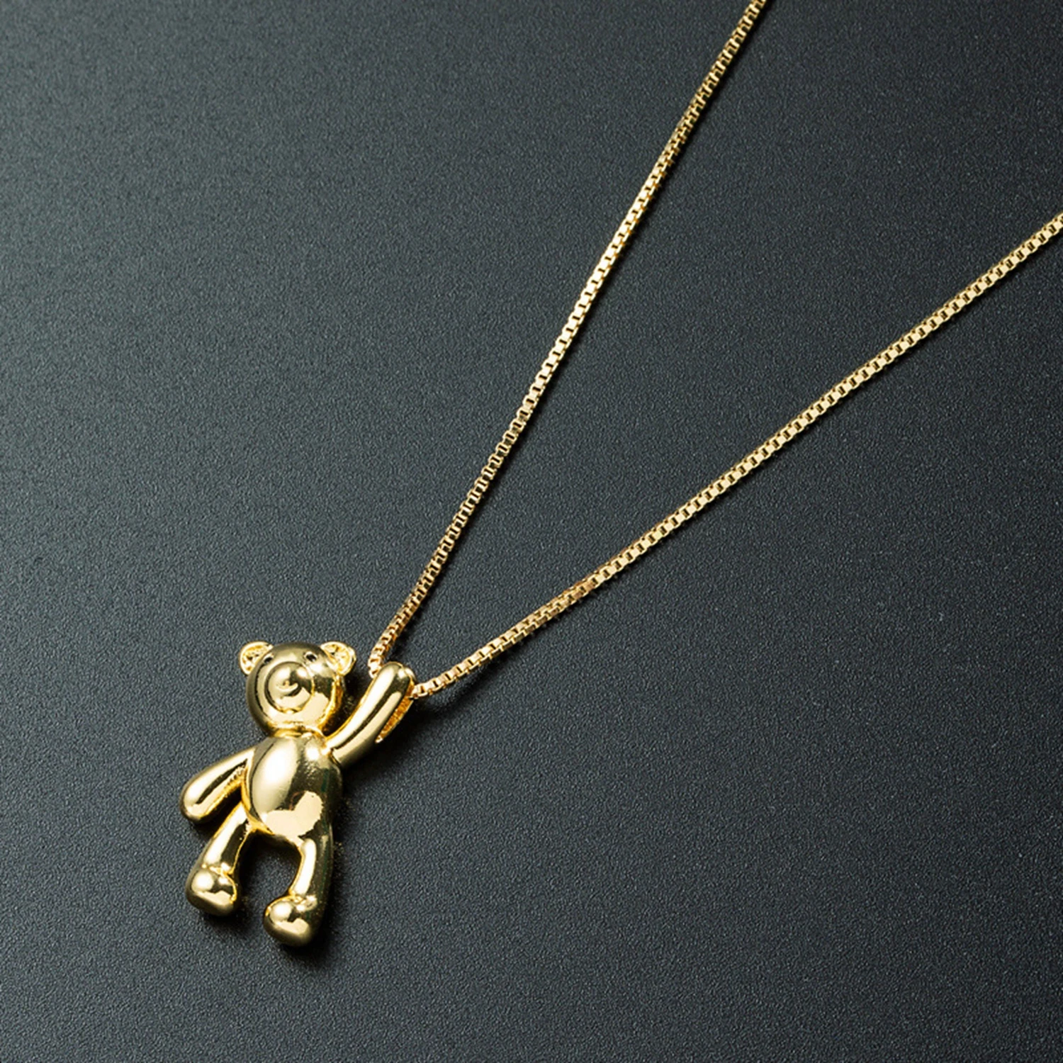 HIYEE Ins Simple Cute Bear Pendant Necklace Pure Copper Plated 18K Gold Hip Hop Men's And Women's Collarbone Chain Accessories