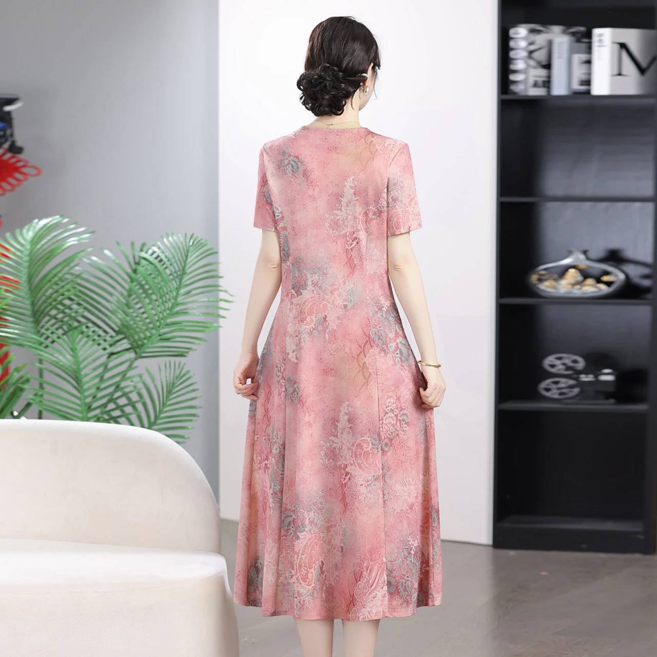 Women's Floral Midi Dress, Short Sleeve V Neck A-line Dress With Pockets, Lightweight Summer Casual Work Party Dress Plus Size