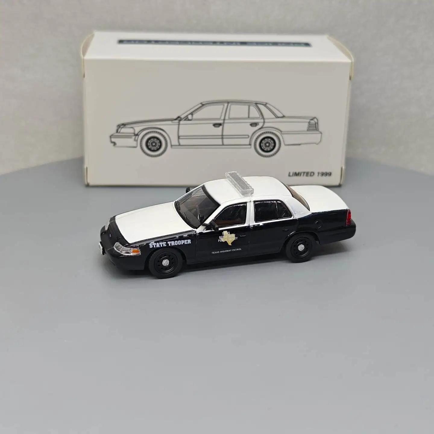 596 1:64 Crown Victoria - Texas DPS Highway Patrol 98 Diecast Alloy Car Model Collectible Gift