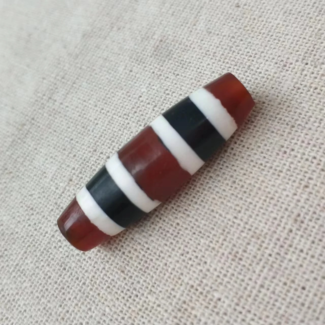 

1pcs/lot natural gemstone black white red three-color etched line beads carnelian weathered pulp oval column old agate jewelry