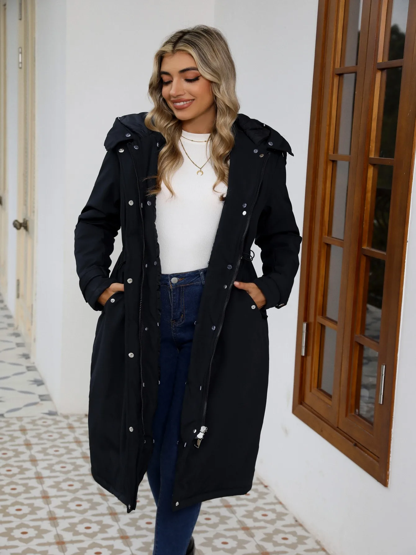 レディース 秋冬ファッション ミドル丈コート フェイクファー襟付き ウエストタイ付き