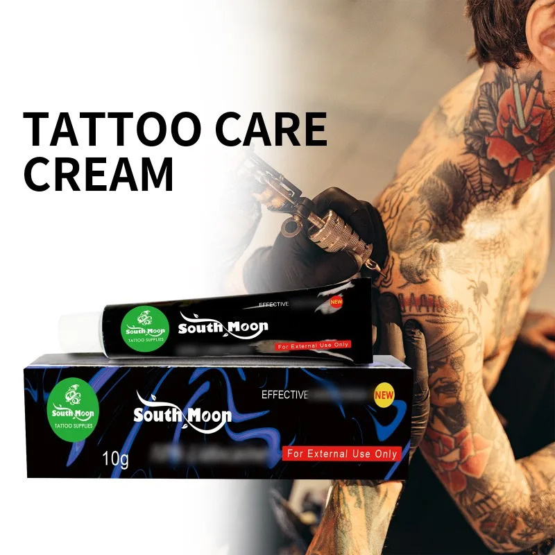 La crème de soin après tatouage hydrate répare la zone du tatouage améliore la rétention de la couleur