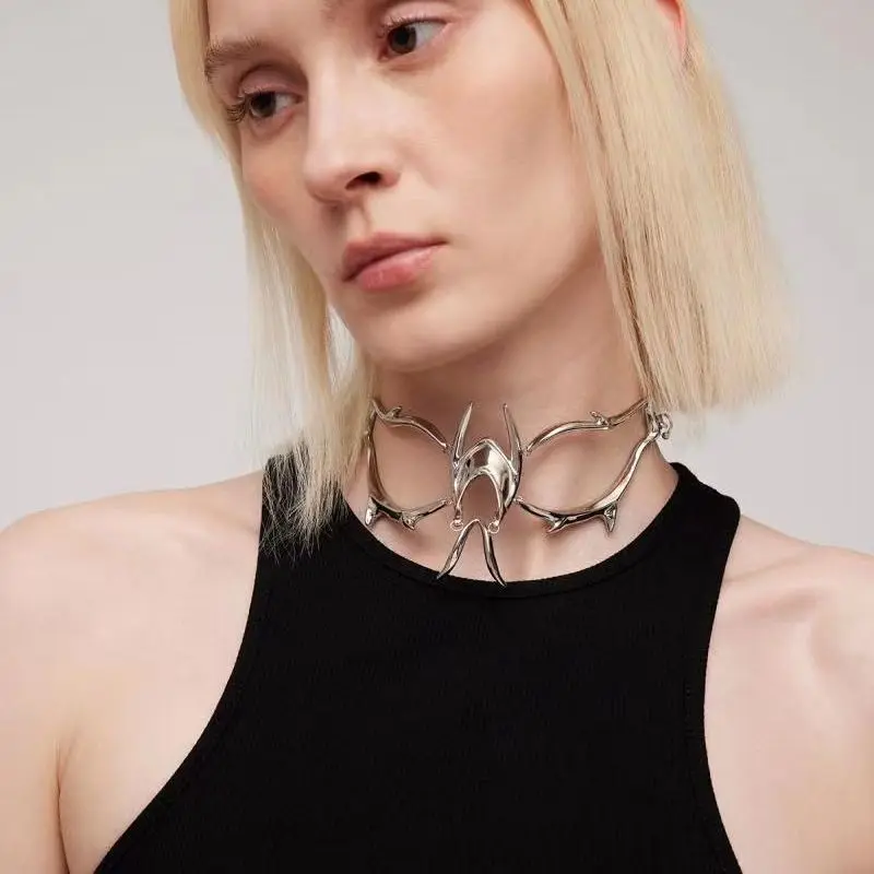 Increíble collar de cadena de máscara de sensación metálica Y2K para hombres y mujeres, collar de diseño único, accesorios de joyería Punk, regalos