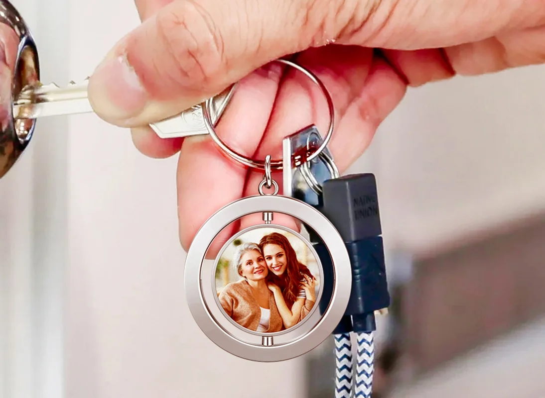 Personalised Double-Sided Photo Keychain: Custom Image Rotating Keychain Souvenir