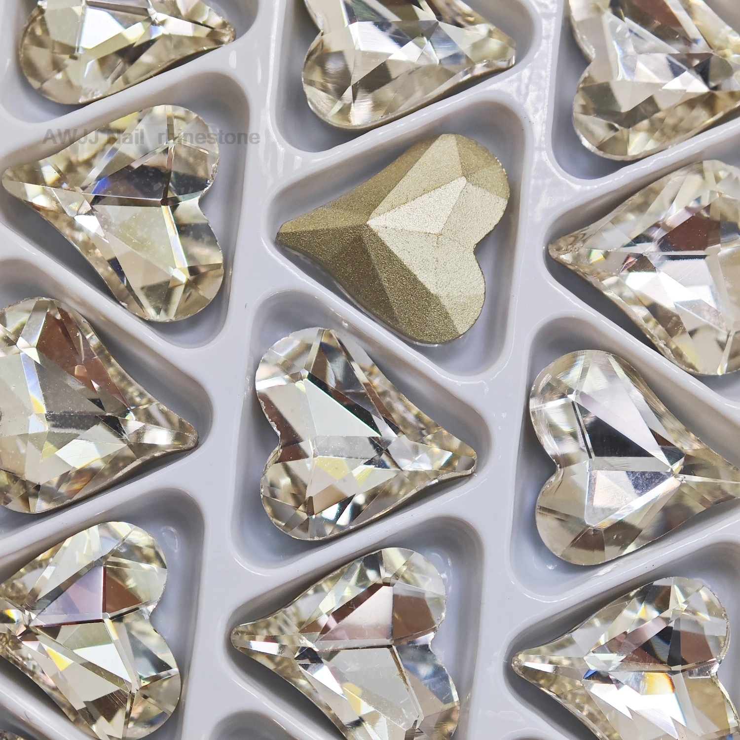 12 * 13 mm herzförmige, spitze Unterseite, aufklebbare Strasssteine, Dekoration, funkelnd, hochwertig, für Nägel, Kleidung und Heimwerkerarbeiten