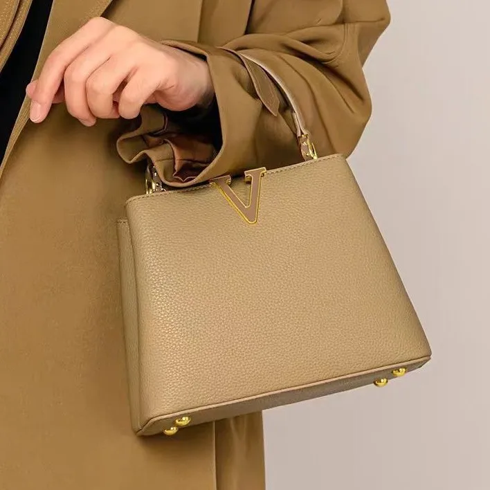 

Стильная дизайнерская парижская сумка-тоут для подгузников, женская кожаная сумка класса люкс с большой вместимостью, элегантная сумка через плечо для создания непринужденного образа.